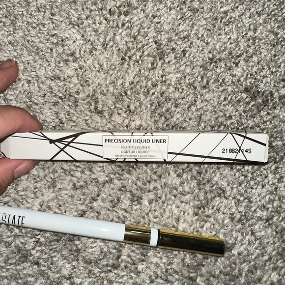 ESTATE COSMETICS Precision Felt Tip Liquid Liner - Picture 3 of 3